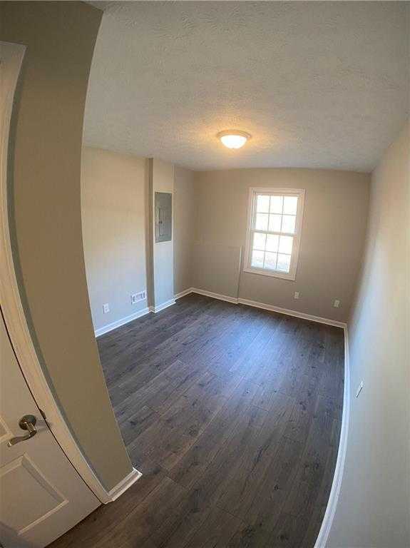 Building Photo - Fantastic 4bd/2ba home! Coming soon!