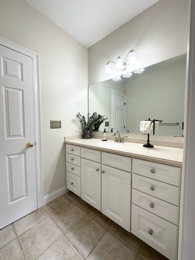 Bathroom 1 (ground level) - 17 Worthley Rd