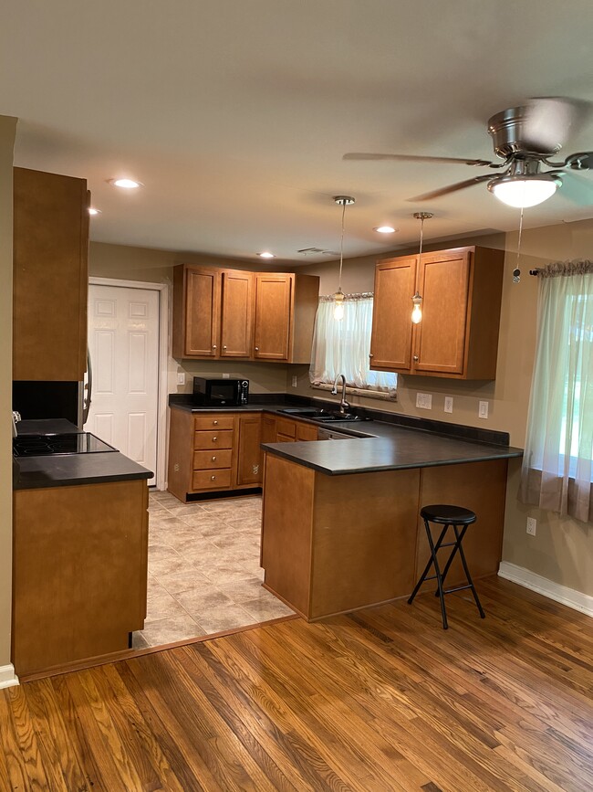 Building Photo - 5166 Sugar Camp Rd