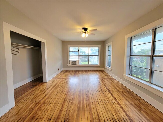 Building Photo - 2111 Freeman St