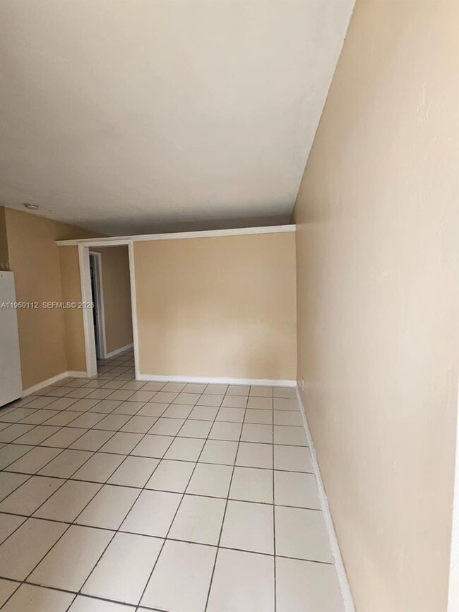 Building Photo - 1021 NE 17th Ave