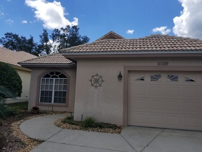 Building Photo - 2.2 w bonus room