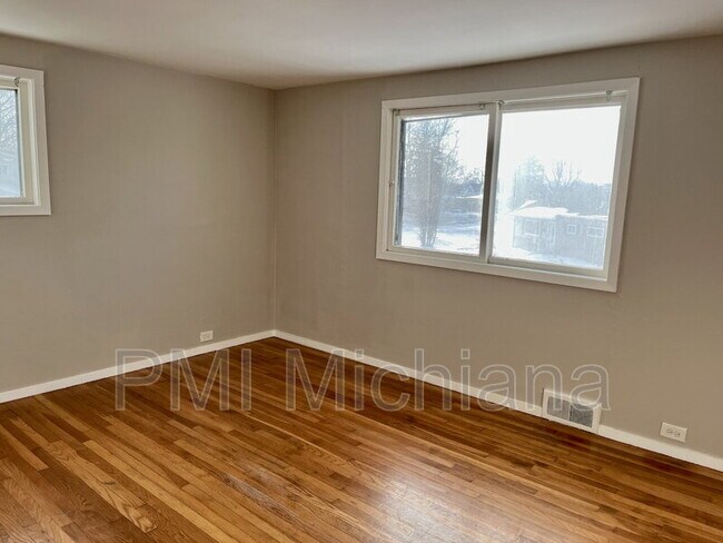 Building Photo - 4414 Huron Cir