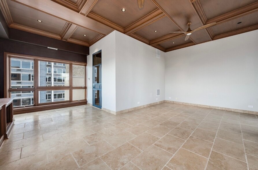 Building Photo - 707 W Junior Ter