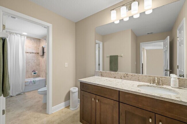 Building Photo - Beautiful Home For Rent in Berry Bay with ...