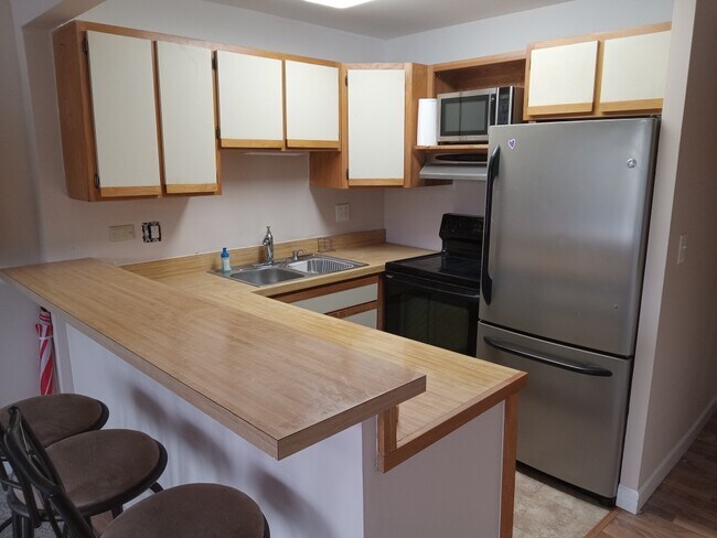 Building Photo - 5538 E Lake Dr