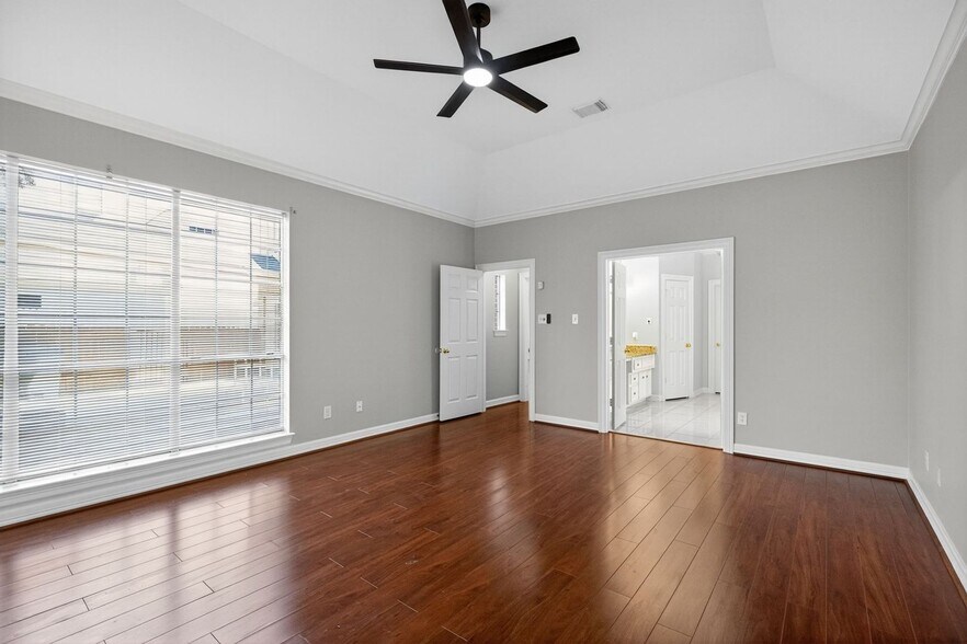 Building Photo - 3523 Shady Village Dr