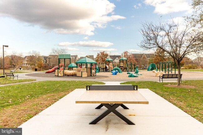 Building Photo - 1206 Maple Grove Ln