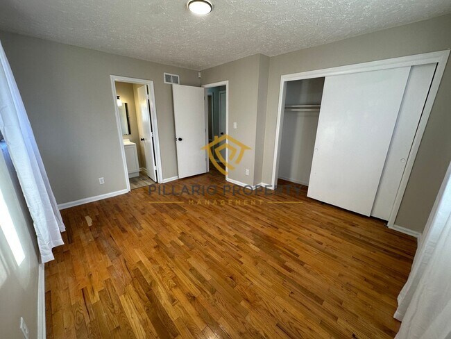 Building Photo - Spacious 4 Bedroom Home Featuring Open Layout & Hardwood Floors Available NOW!