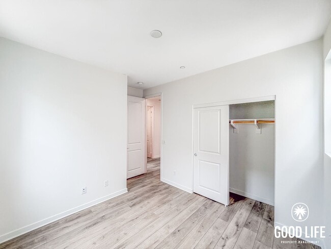 Building Photo - Modern 3BD/2.5BA Townhome in Mission Valley with Kitchen Island, Private Patio & 2-Car Garage