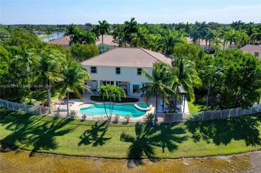 Primary Photo - 926 Marina Dr