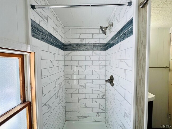 Building Photo - 140 E Oneida St