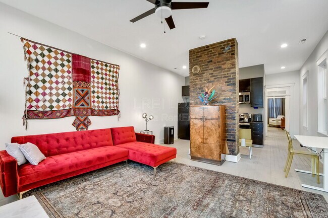 Building Photo - 925 E Madison St