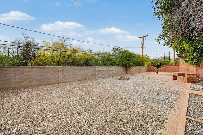 Building Photo - 5120 E Alberta Dr