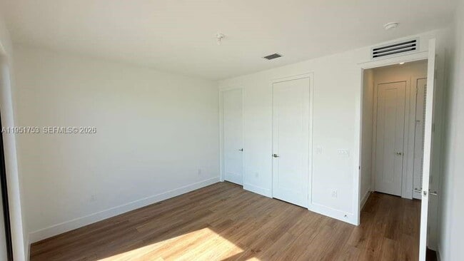 Building Photo - 19700 NE 14th Ave