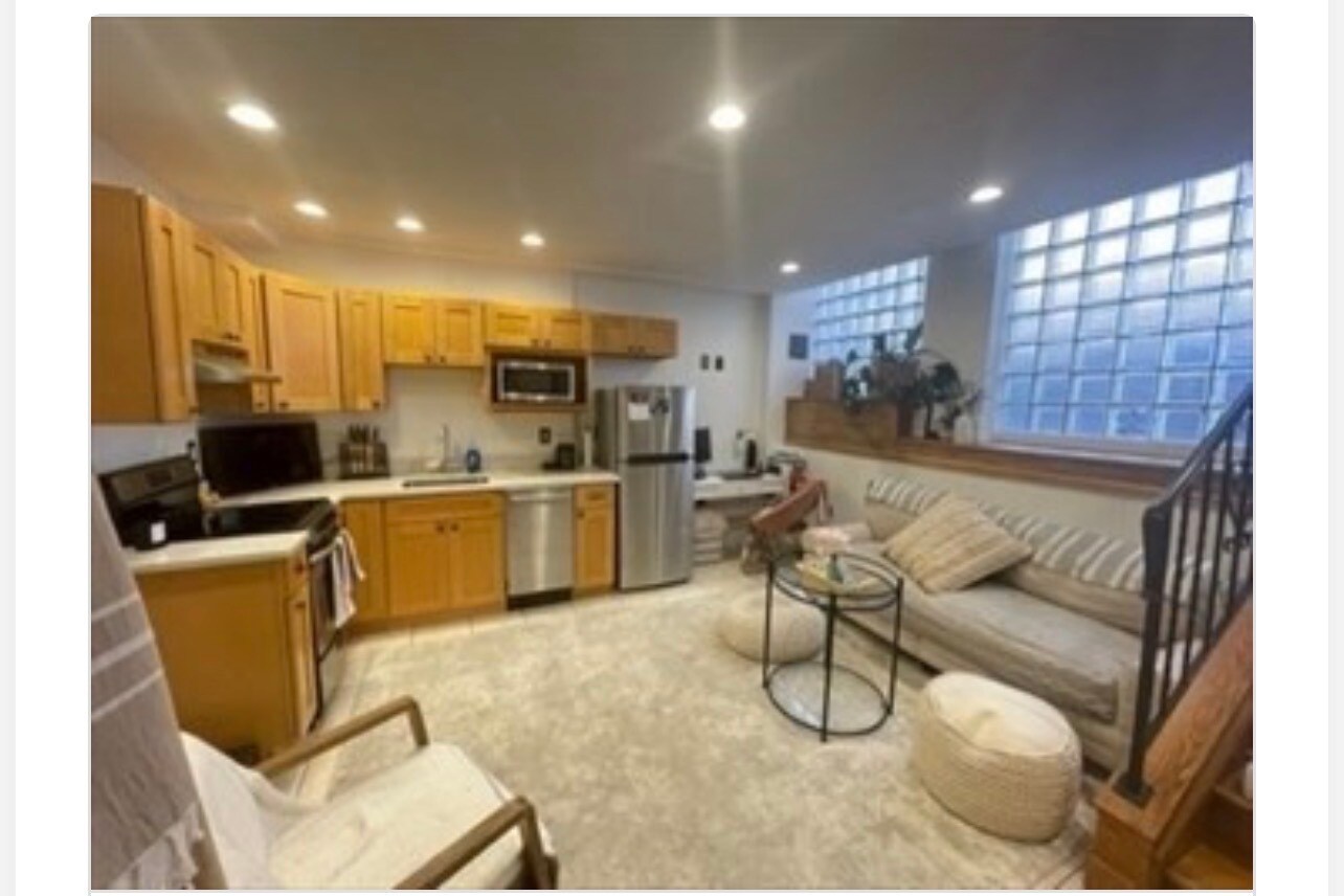 Building Photo - 11 Irving St