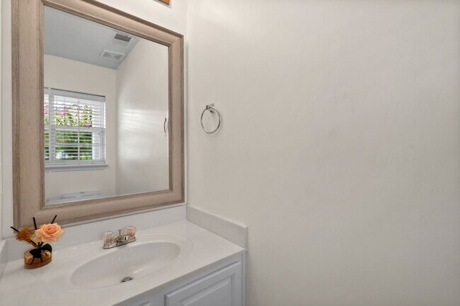 Building Photo - 1096 Harvester Cir