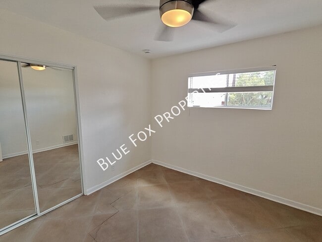 Building Photo - 404 S Cherry Ave