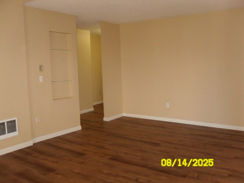 Building Photo - 5575 E Evergreen Blvd