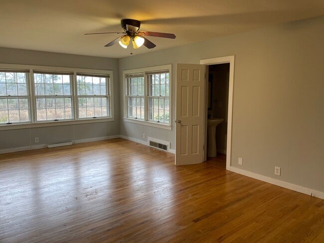 Building Photo - Executive 3/3 House in Coosa on Acreage $1...