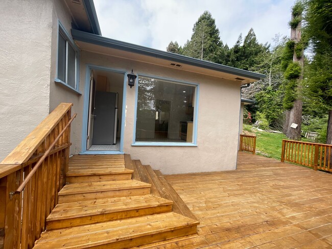 Building Photo - Beautiful and Spacious Home with New Deck ...