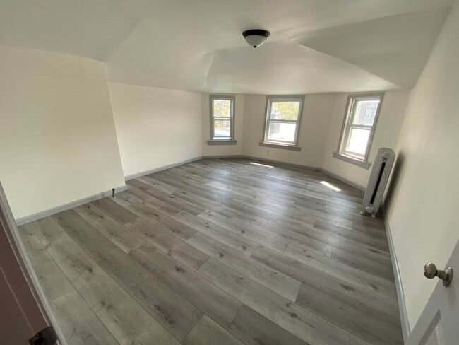 Building Photo - 124 Winfield Ave