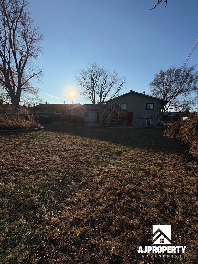 Building Photo - 3014 S Phillips Ave