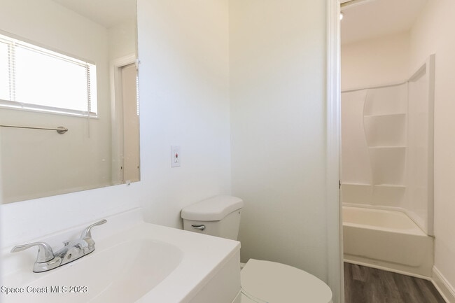 Building Photo - 674 23rd Pl SW