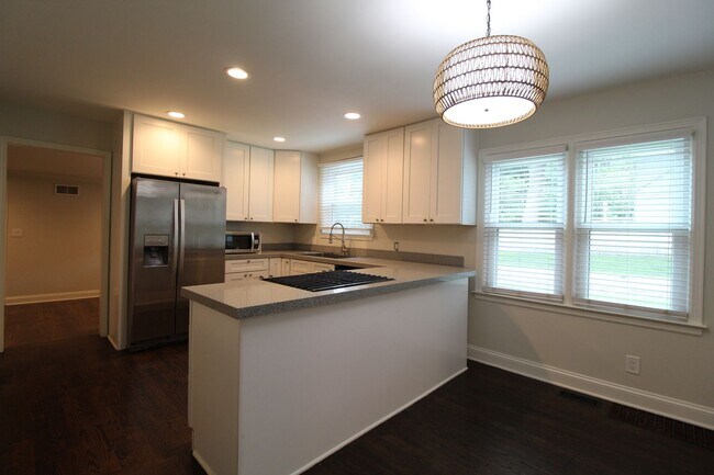 Building Photo - 2 Bedroom 1 Bath Home In Fairway KS