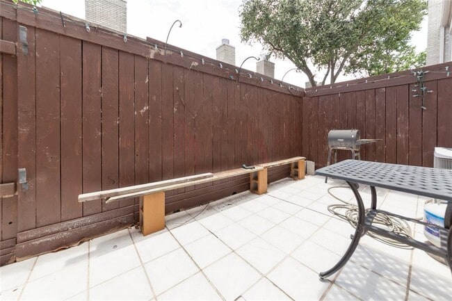 Building Photo - 3780 Tanglewilde St