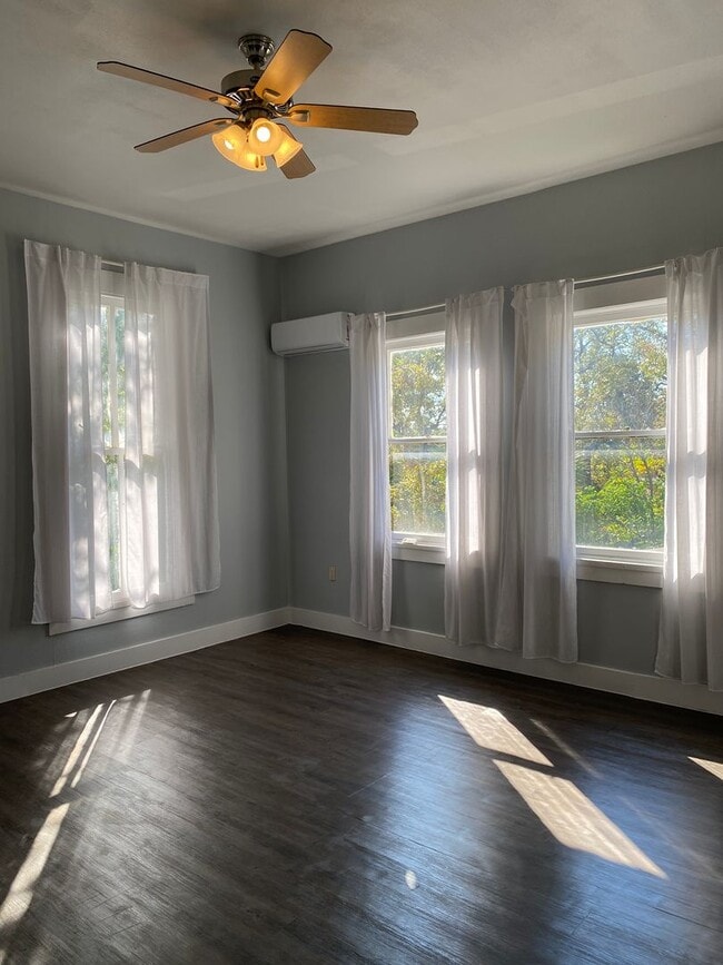 Building Photo - **MOVE-IN SPECIAL**  Vintage 1-Bedroom Near The Pearl