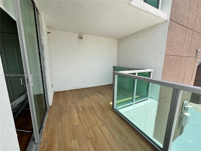 Building Photo - 2681 N Flamingo Rd