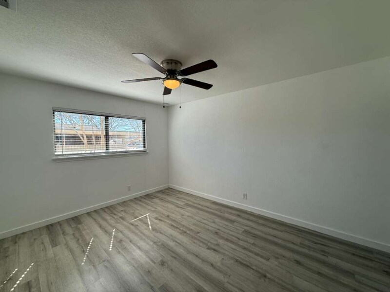 Building Photo - 164 Lost Forest St