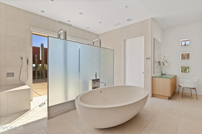 Building Photo - 9191 E Happy Hollow Dr