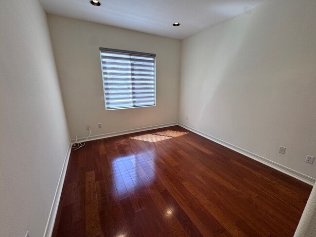 Building Photo - Stunning Home with Panoramic Views in Port...