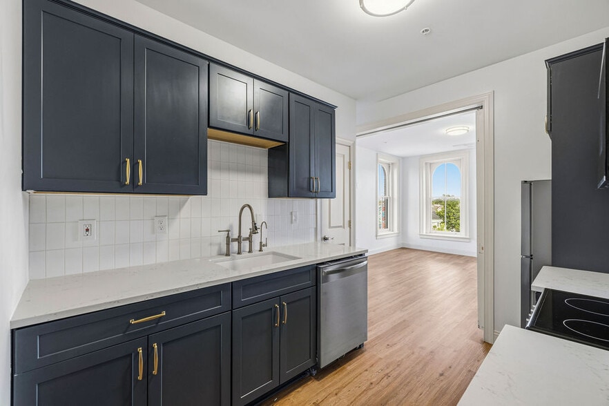 Unit 5 Kitchen - 319 Connecticut St