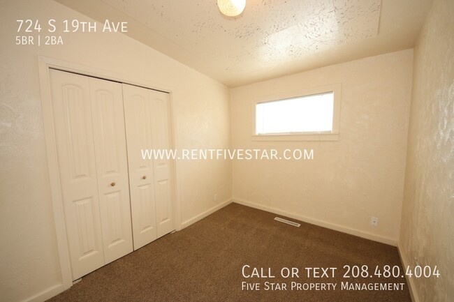 Building Photo - 724 S 19th Ave