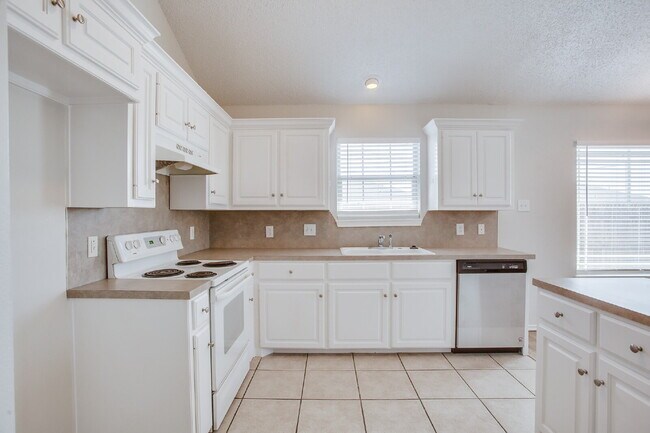 Building Photo - Updated home in South Lubbock!