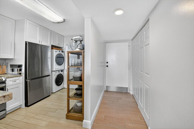 Building Photo - 3581 S Ocean Blvd