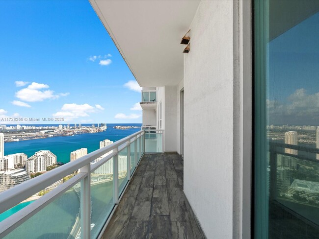 Building Photo - 950 Brickell Bay Dr