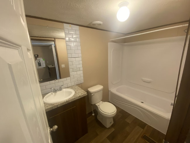 Building Photo - 604 Alexander Rd