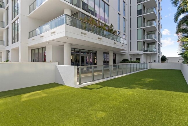 Building Photo - 301 1st St S