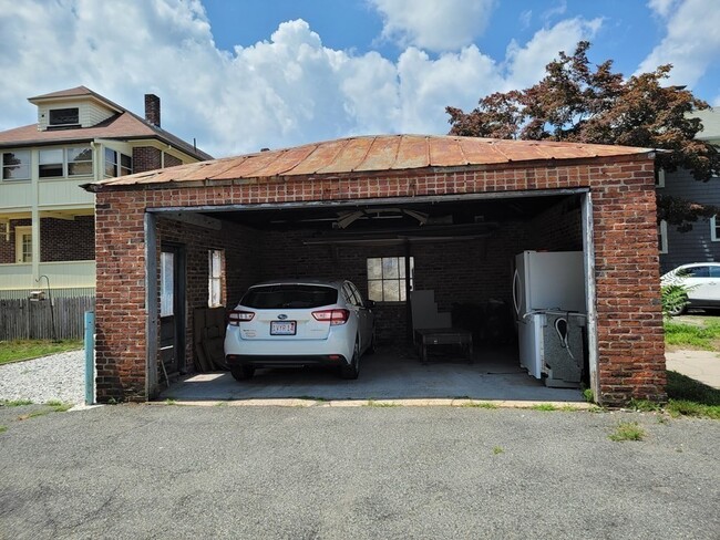 Building Photo - 29 Noble St