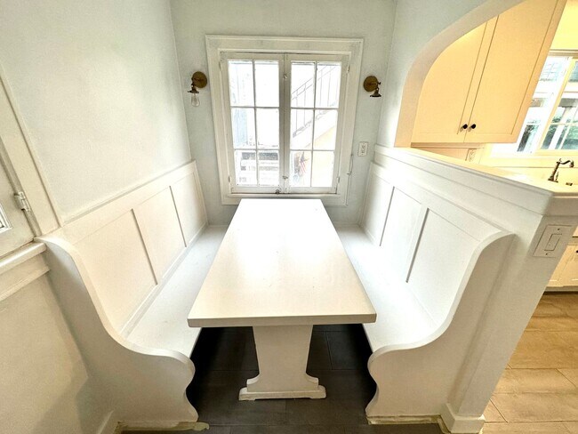 Building Photo - Stunning Ocean & Bay View Two-Story Home on the Long Beach Peninsula