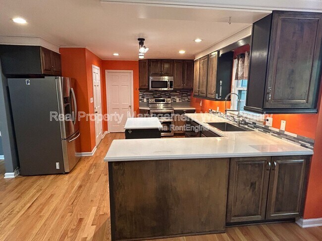 Building Photo - 4500 Connell Dr