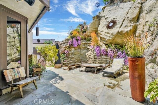 Building Photo - 266 Canyon Acres Dr