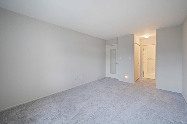 Building Photo - 18 Summerfield Cir