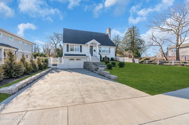 Building Photo - 723 Pitney Dr