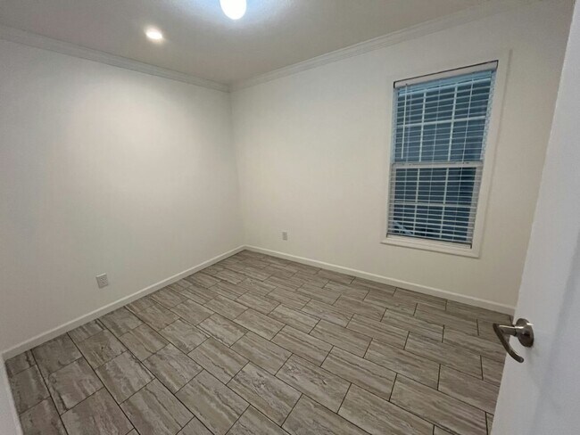 Building Photo - 385 Jose Gaspar Dr