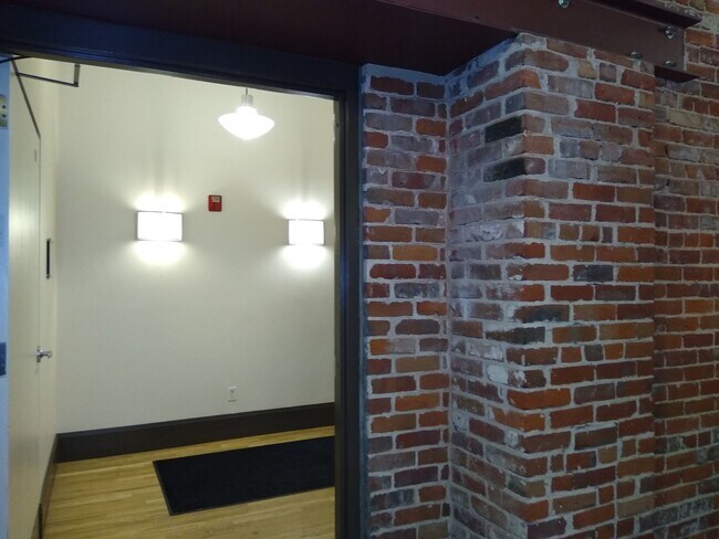 Building Photo - Loft Living At It's Finest In LODO!